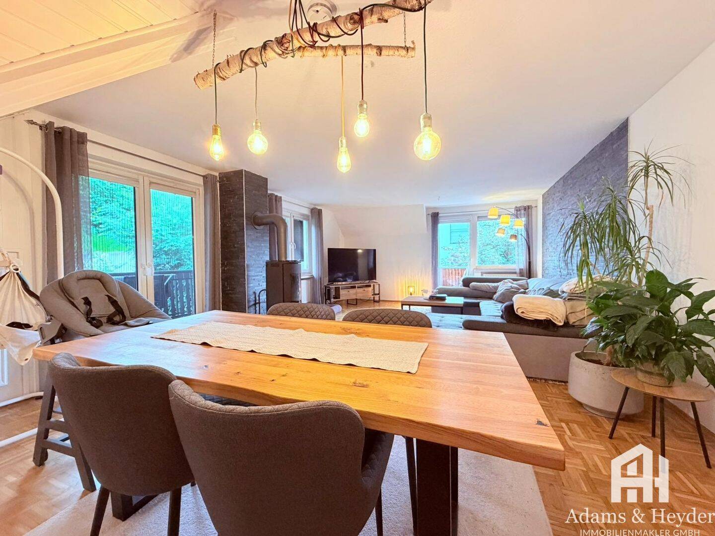 ***neuer Preis*** Gemütliche Dachgeschoss-Wohnung mit 2 Balkonen in Niestetal, 34266 Niestetal