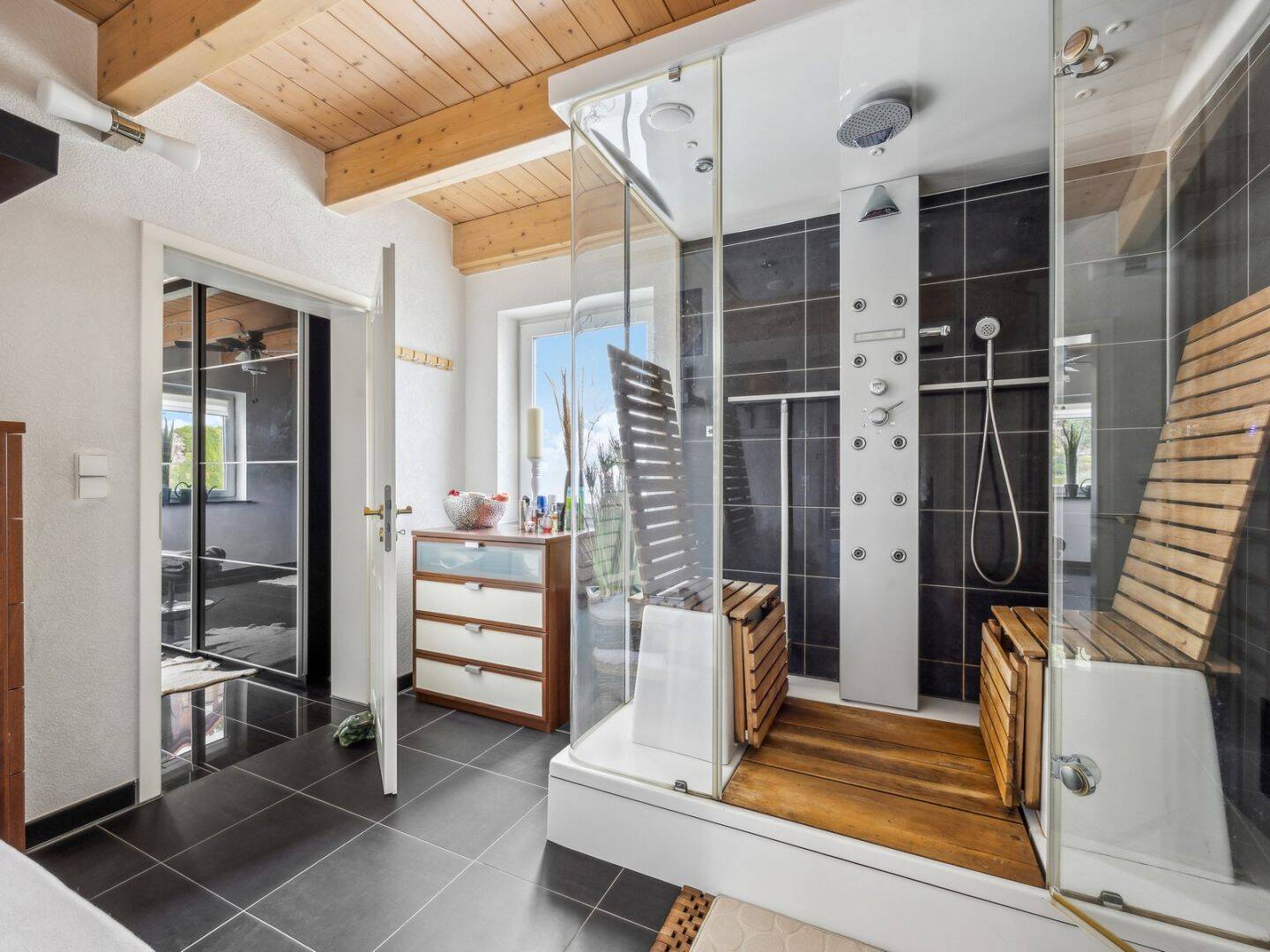 Alles unter einem Dach: Wohnen, Arbeiten, Wellness und Freizeit auf höchstem Niveau!, 74740 Adelsheim