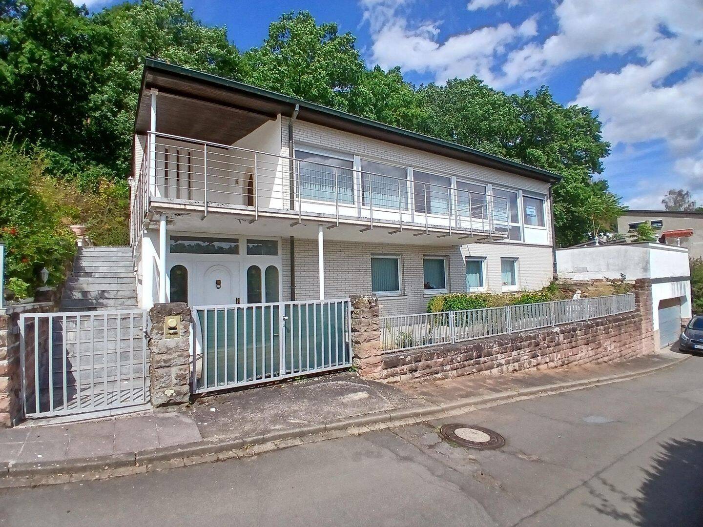 KL-Nord: Freistehendes Einfamilienhaus mit großer Garage und schöner Süd-Terrasse, 67659 Kaiserslautern (Erfenbach Erlenbach Innenstadt Morlautern)
