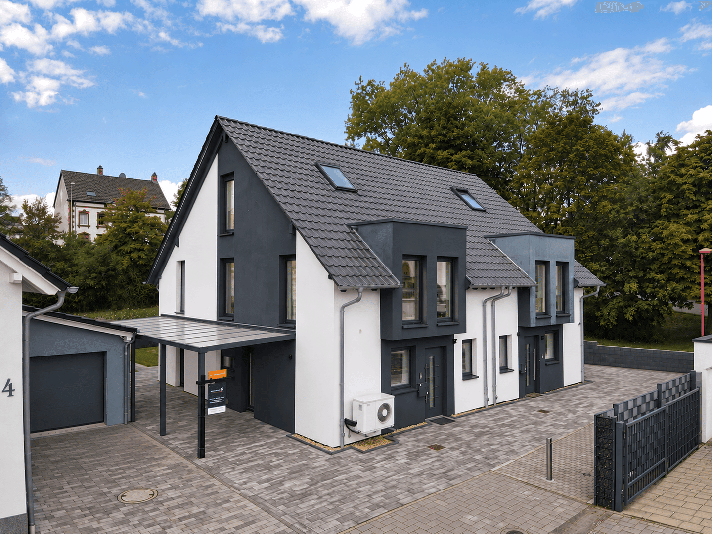 Doppelhaushälfte von 2021 mit Wärmepumpe, Garage und Garten, 66914 Waldmohr