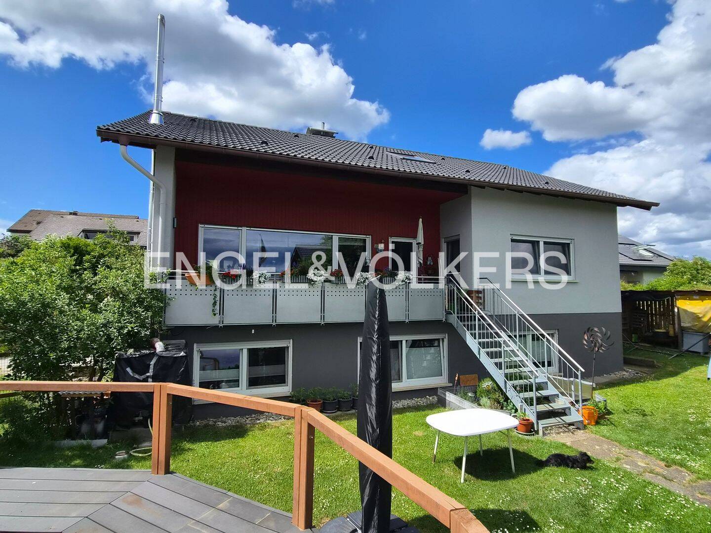 Attraktives 2-3 Familienhaus mit herrlichem Garten, Aussicht + Parkflächen . bestens gepflegt und teilsaniert, 72131 Ofterdingen