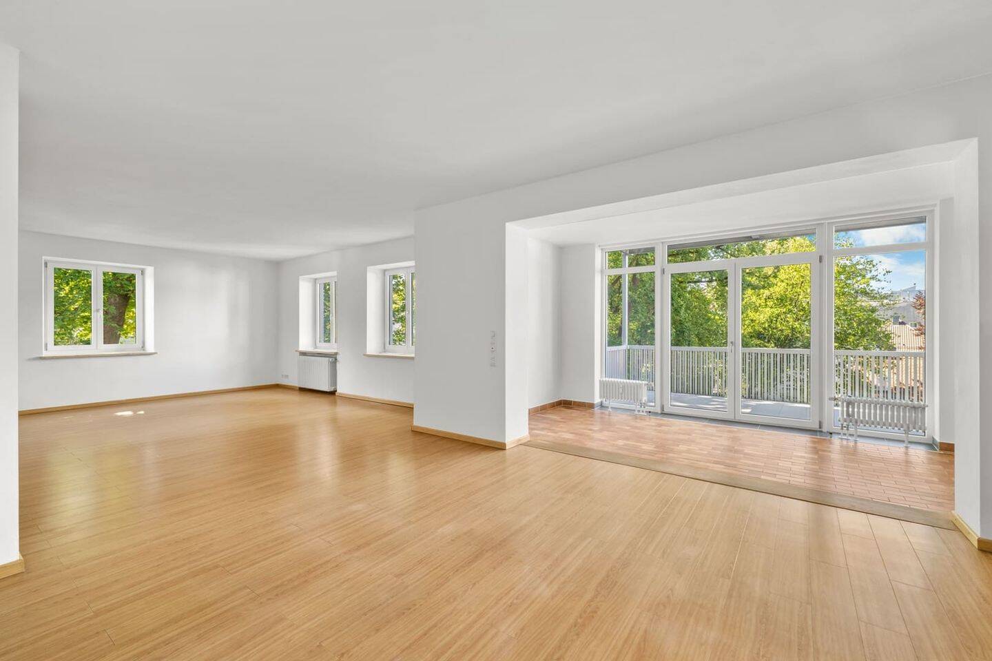 Großzügige 5,5-Zimmer-Wohnung mit Balkon und zwei Stellplätzen in beliebter Innenstadt-Lage, 86152 Augsburg (Innenstadt)