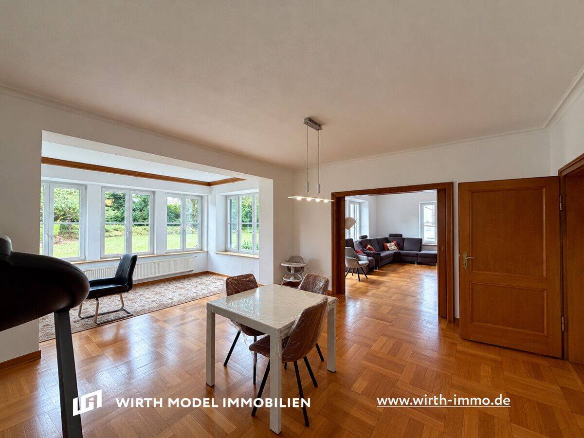 Großzügiges Einfamilienhaus mit Garage und Garten in attraktiver Lage am Hochfeld in Schweinfurt, 97422 Schweinfurt
