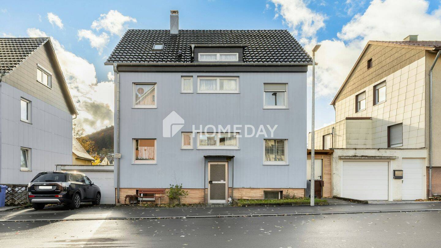 Viel Platz für die Familie – 8-Zimmer-Einfamilienhaus mit Garten, Terrasse und 2 Bädern (bezugsfrei), 72461 Albstadt