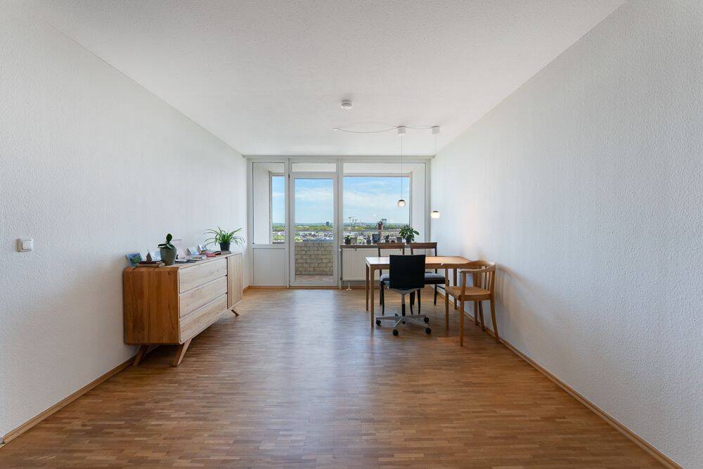 Gepflegte 2-Zimmer-Wohnung über den Dächern von Köln, 50735 Köln (Nippes Niehl Riehl Weidenpesch)