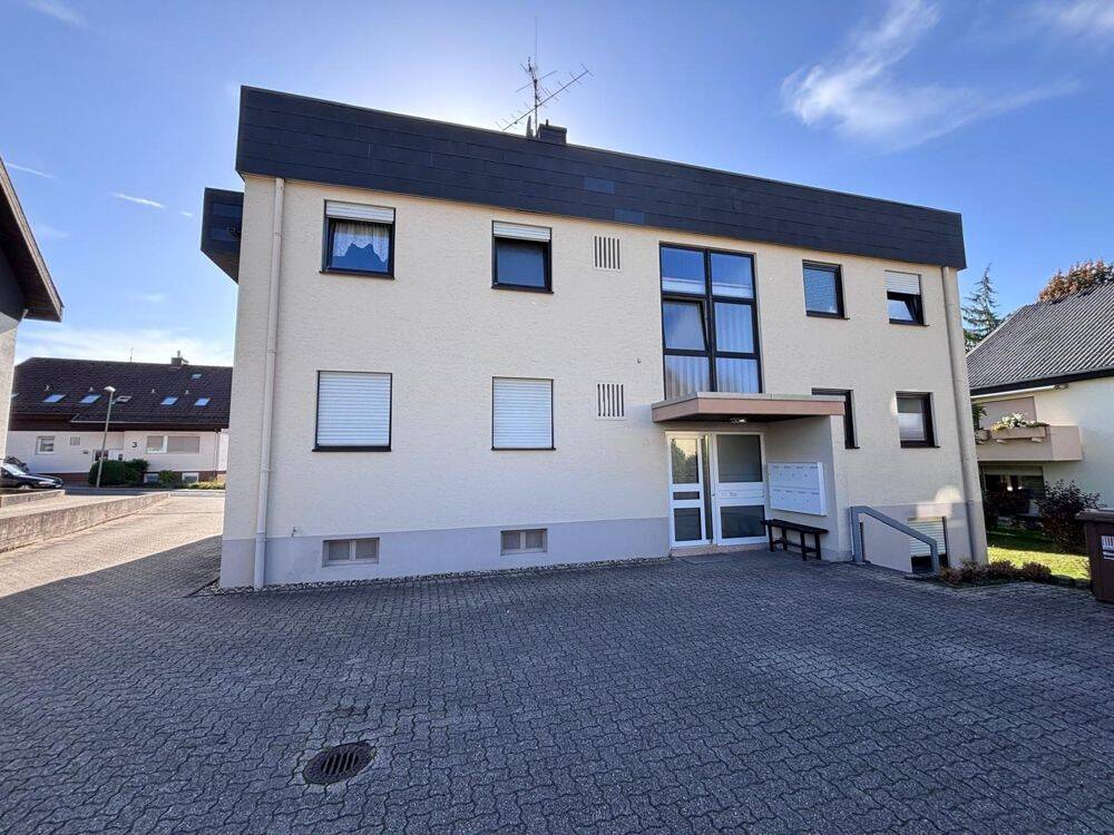 Helle Dachgeschosswohnung mit 2 Balkonen und Stellplatz, 67705 Trippstadt