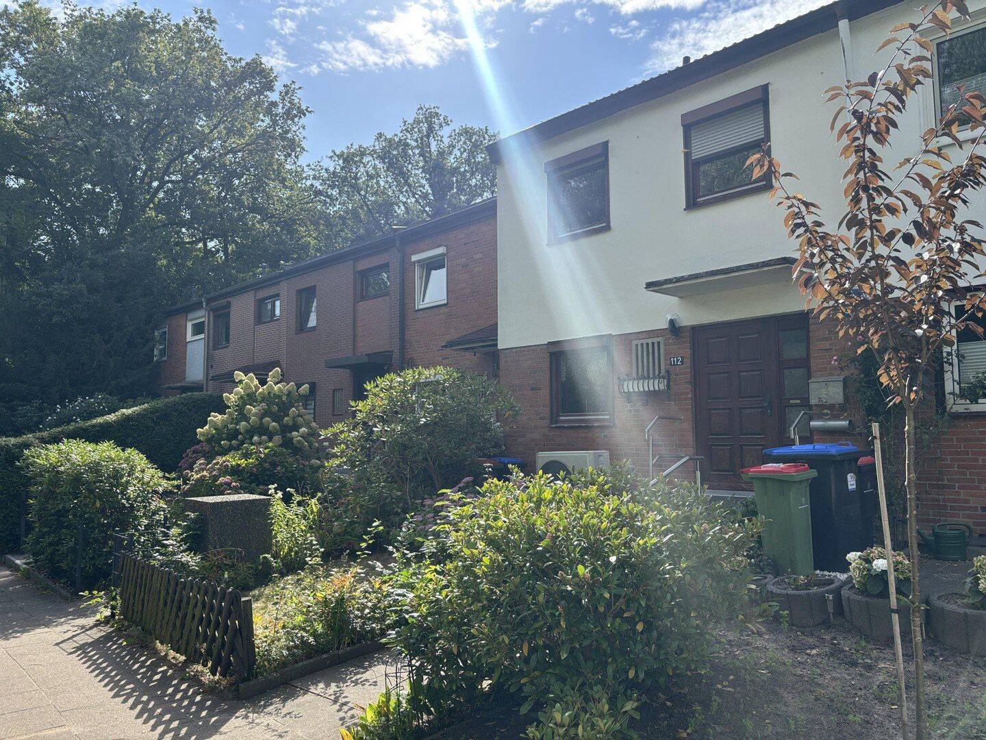 Modernisiertes Reihenhaus mit Wärmepumpe, Energieklasse B und Garage, ohne Courtage, 22415 Hamburg (Hamburg-Nord Fuhlsbüttel Hummelsbüttel Langenhorn)