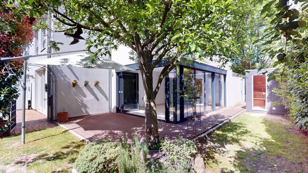 Großzügiges Familienhaus mit Wintergartenflair, Sauna und Privatsphäre, 76448 Durmersheim