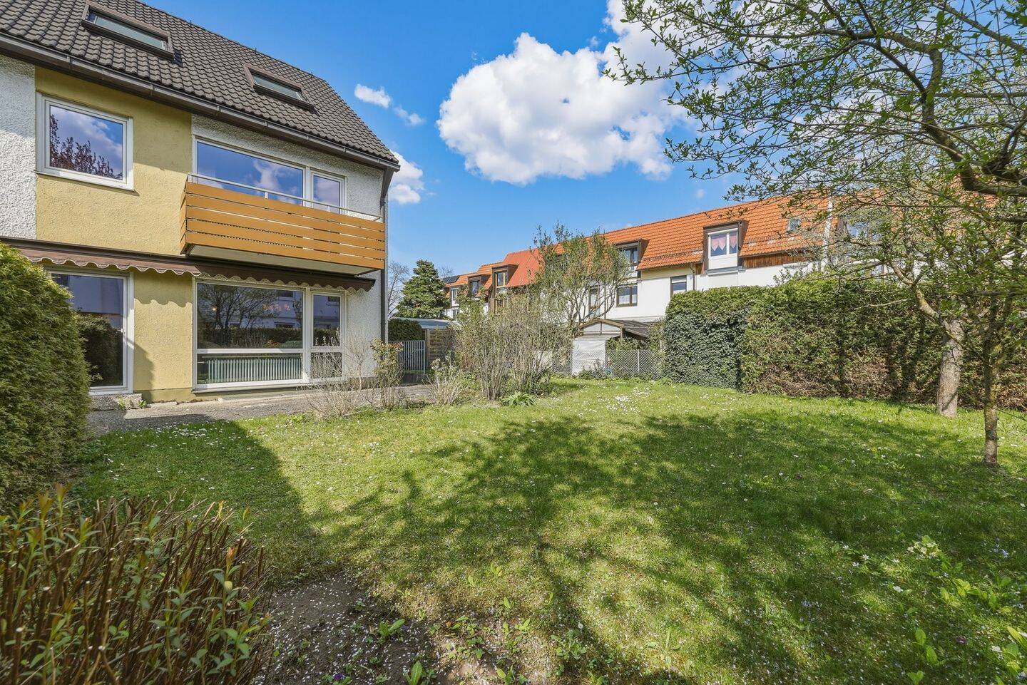 Reiheneckhaus mit großem Garten in Kirchheim, 85551 Kirchheim b. München