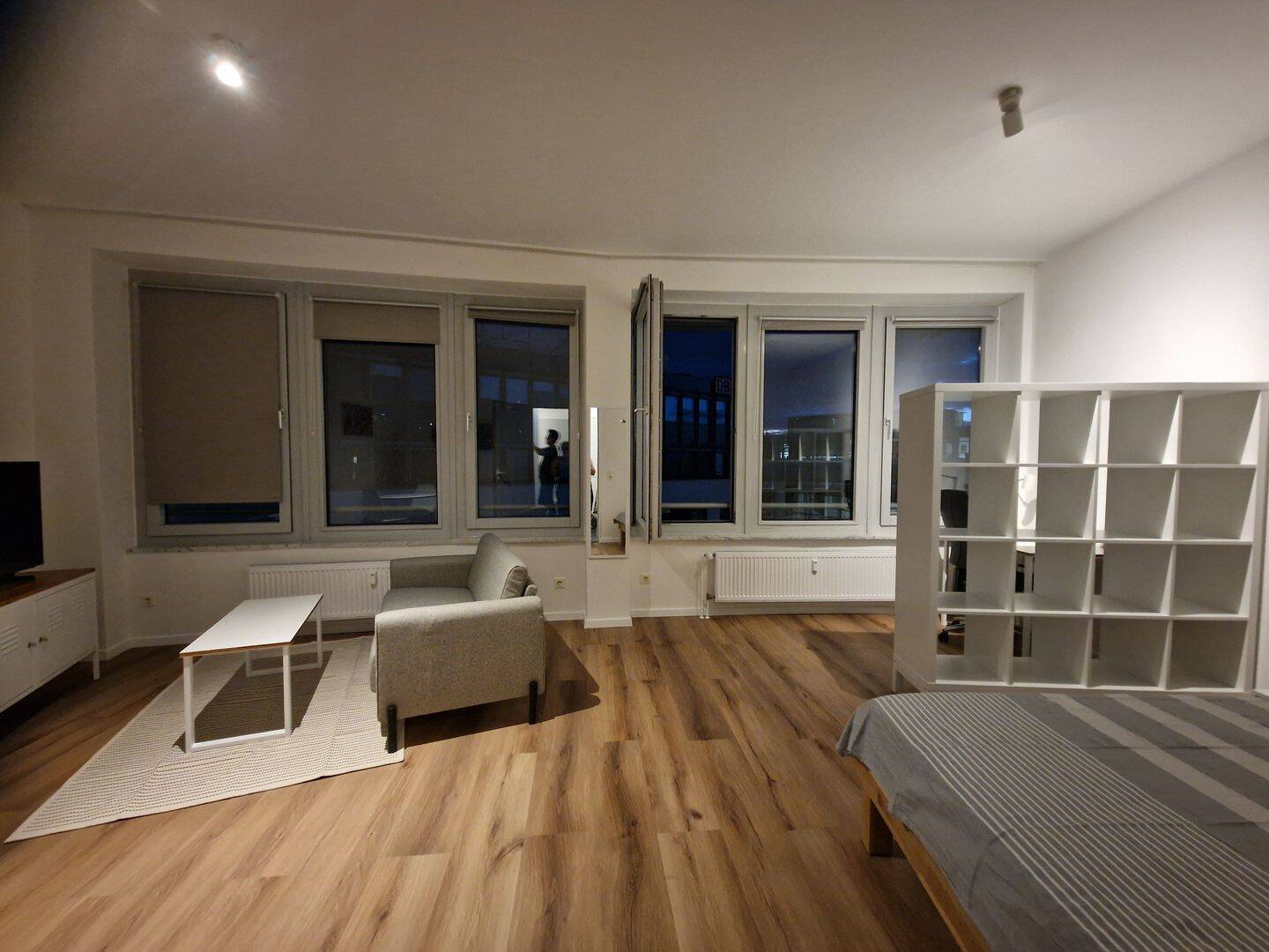 Provisionsfrei: Neu renovierte, voll möblierte 1-Zi-Wohnung mit Tiefgarage in Ffm-Gallus, 60326 Frankfurt am Main (Gallus Griesheim)