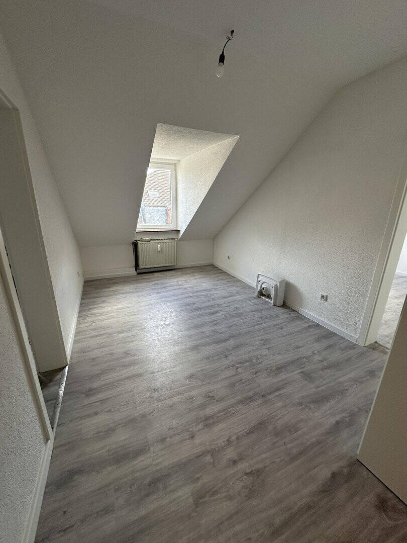 ** Frisch kernsanierte 5-Zimmer-Wohnung im Altbau Dachgeschoss **, 45891 Gelsenkirchen (Erle)