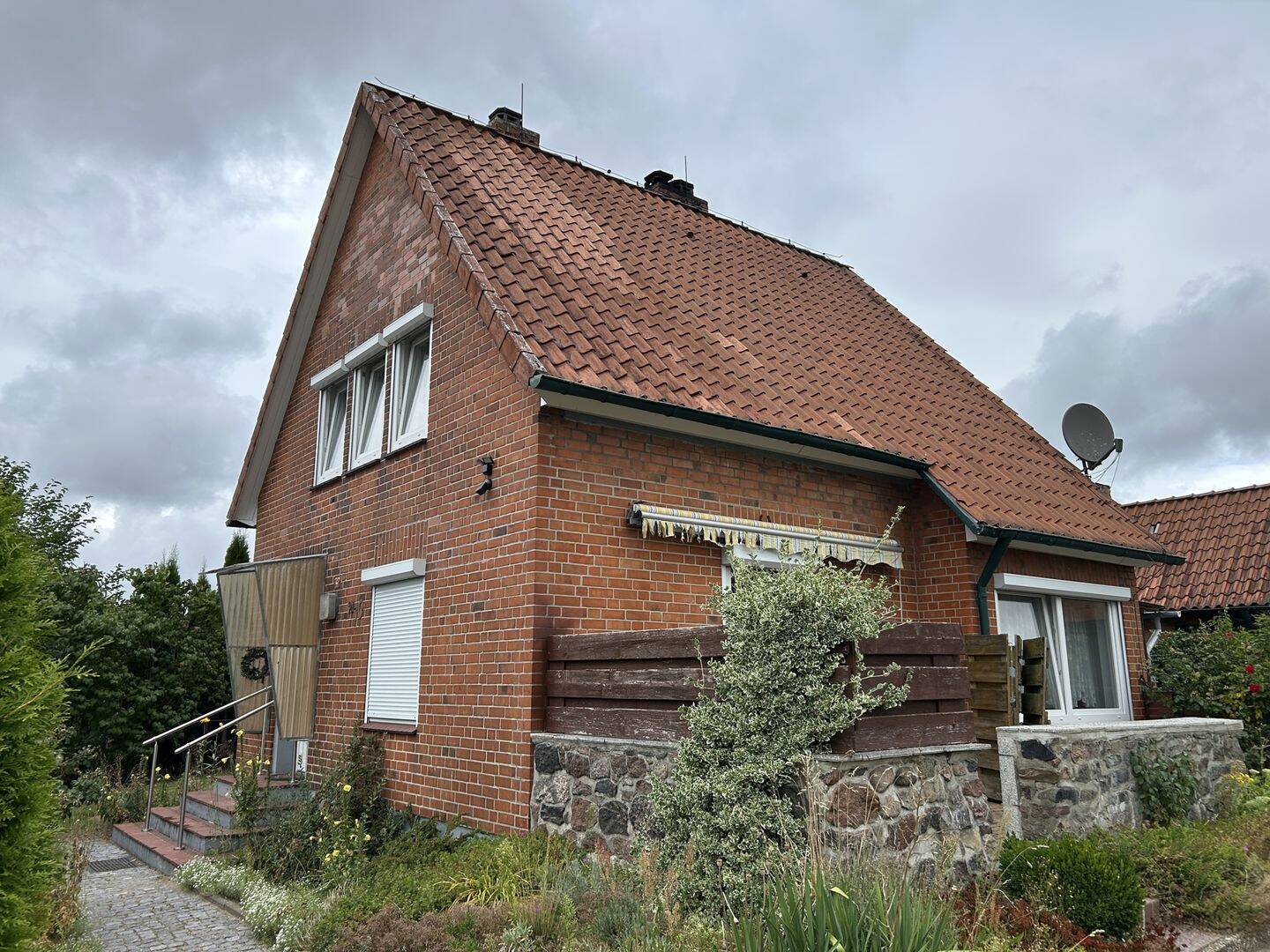 Sanierungsbedürftiges EFH mit Vollkeller, Garage und Lager/Geräteschuppen in Bleckede OT Göddingen., 21354 Bleckede