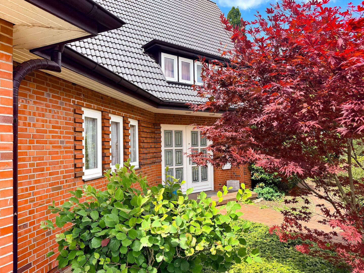 Stilvoll wohnen im Herzen von Heide – klassisches Stadthaus in begehrter Lage, 25746 Heide