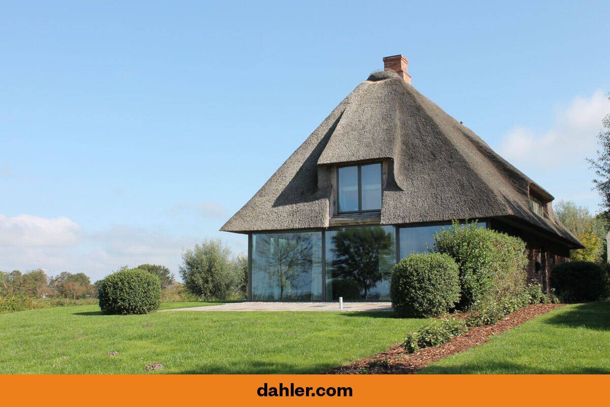 Einzigartiges Designlandhaus mit Kamin und Sauna in küstennaher Warftlage, 25899 Dagebüll