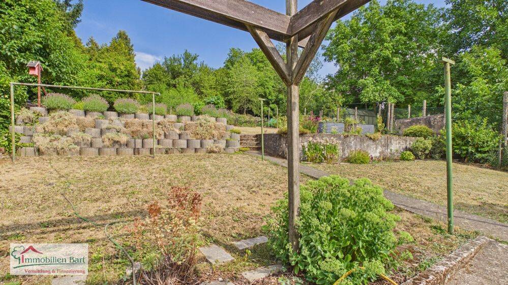 GRENZNÄHE LUXEMBURG: GERÄUMIGES WOHNHAUS MIT 5 SCHLAFZIMMER / 3 BÄDER / GARAGE UND GARTEN!, 54450 Freudenburg