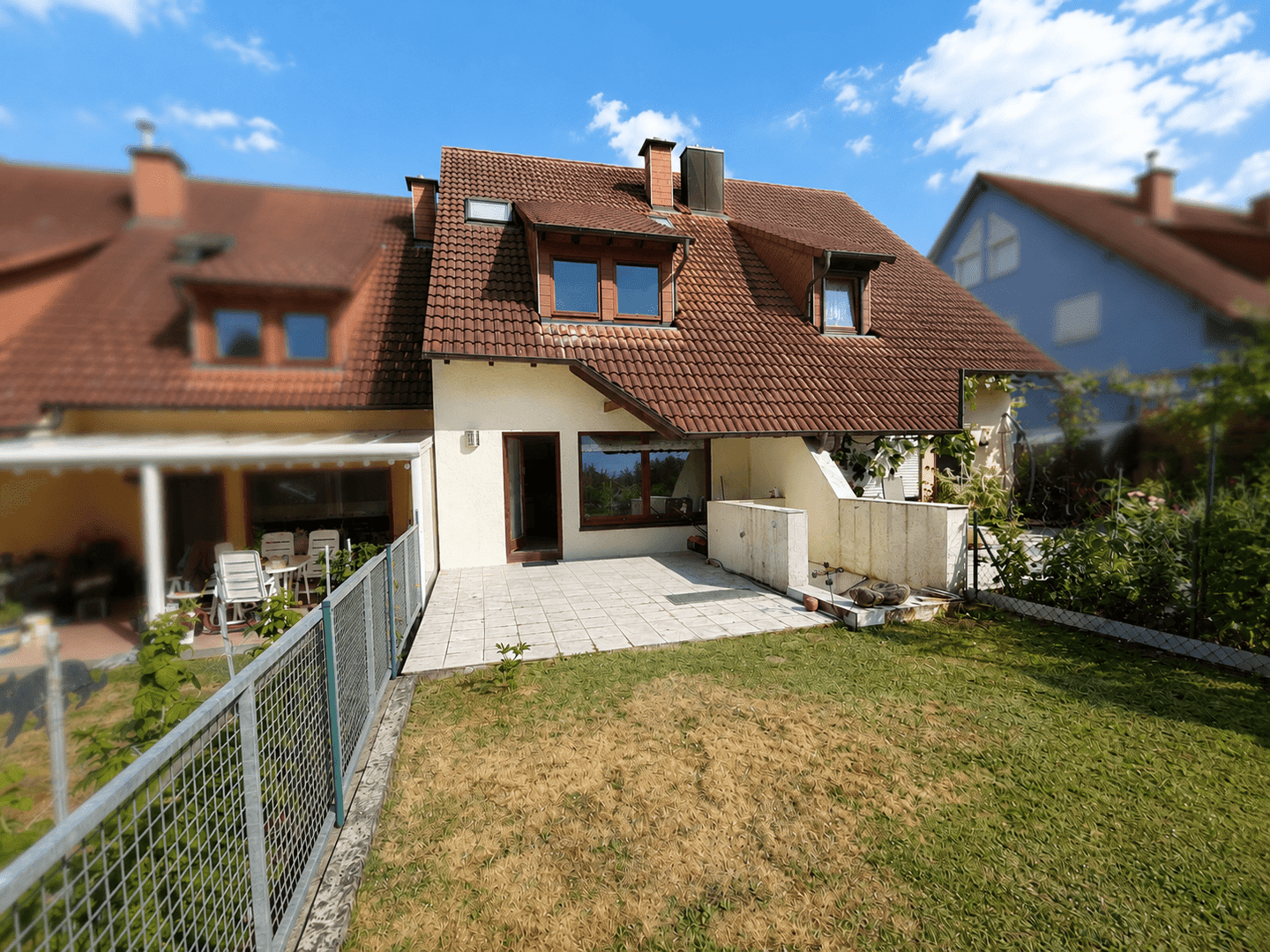 Ruhe vor der Haustür, Stadt in Reichweite – Reihenmittelhaus in Pforzheim-Hagenschießsiedlung, 75181 Pforzheim