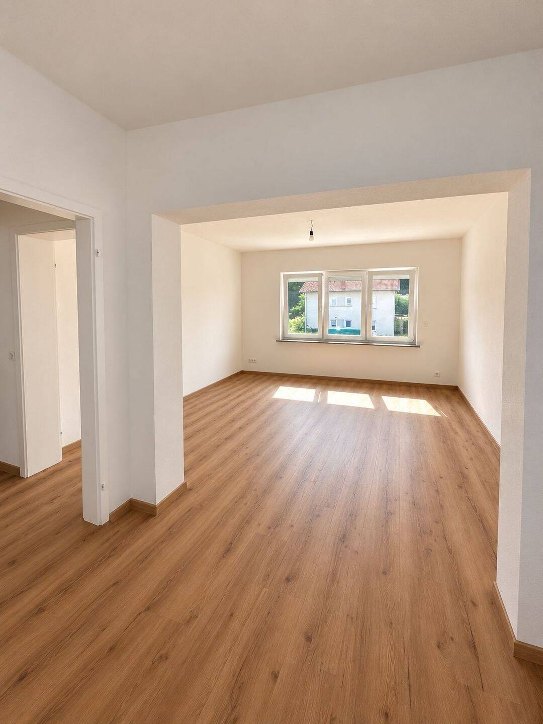 Kernsanierte 3,5 Zimmer Wohnung mit Balkon/ lichtdurchflutet/ Erstbezug, 74722 Buchen (Odenwald)