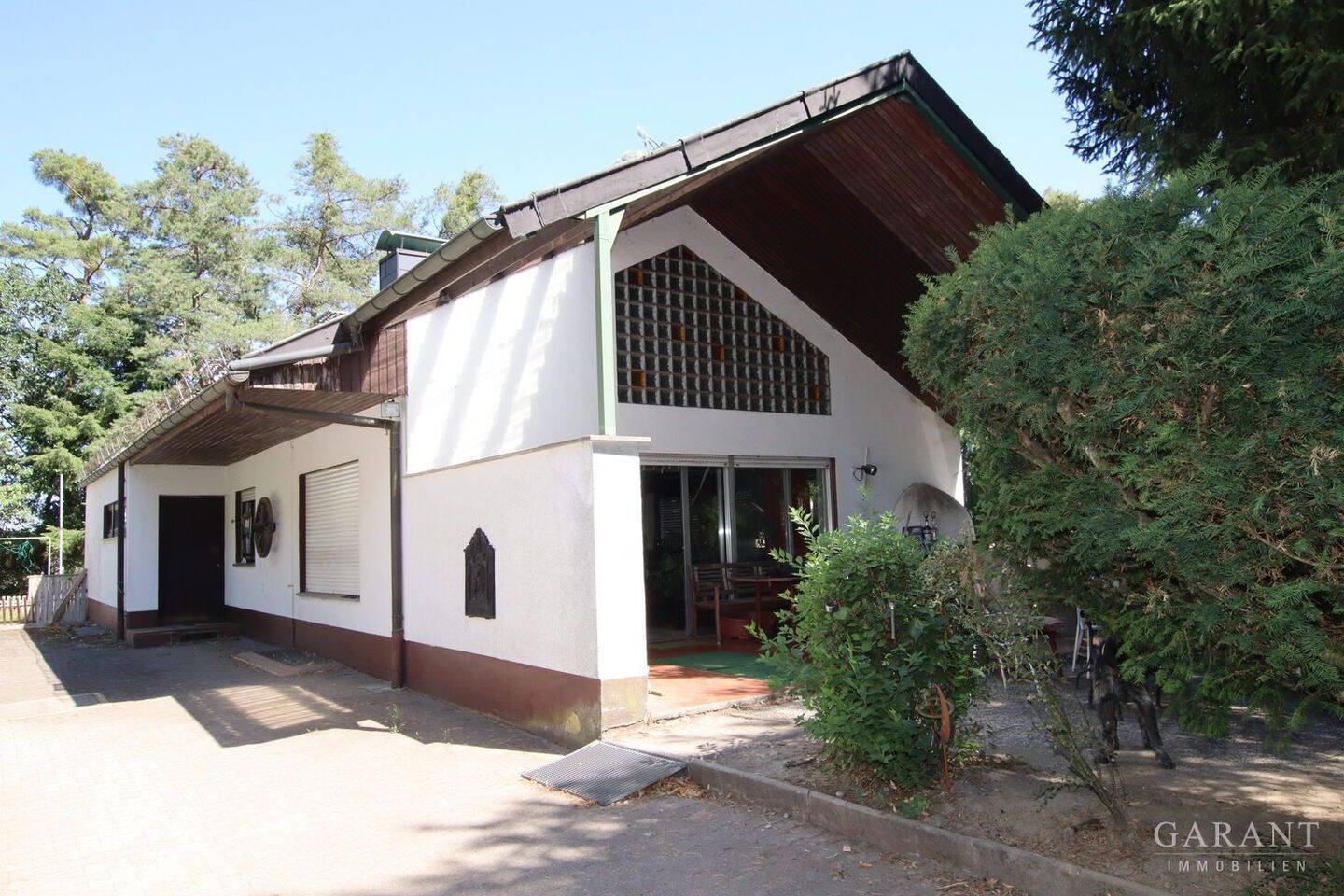 Ein Anwesen für Pferdeliebhaber – Einfamilienhaus mit Einliegerwohnung und Stallungen mit Scheune, 67691 Hochspeyer