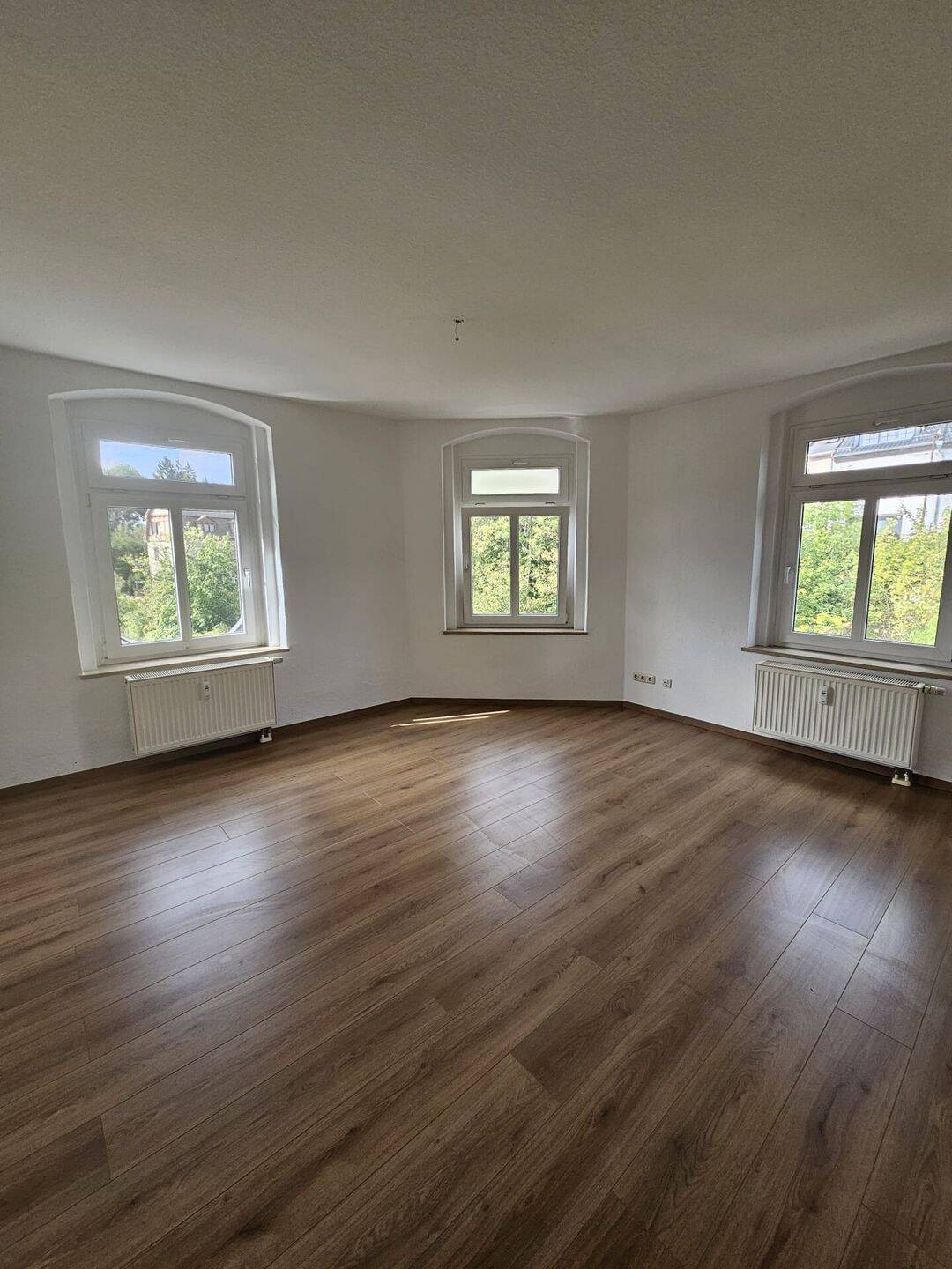 frisch renovierte 2-Zimmer Wohnung im DG, 8468 Reichenbach im Vogtland