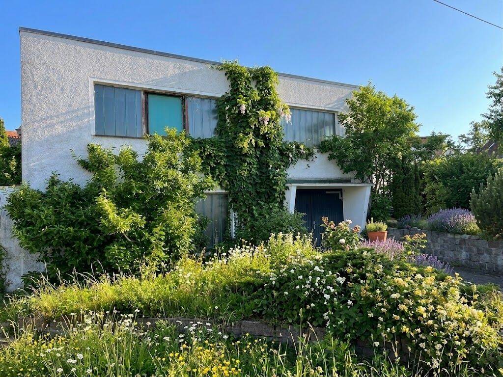 Naturnah wohnen am Petersberg – Einfamilienhaus mit Kamin, Terrasse, Garten und Garage!, 6193 Petersberg