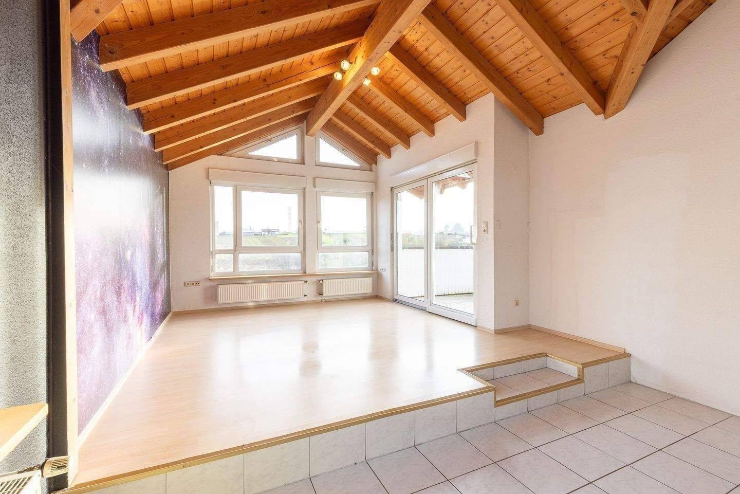Helle 3,5-Zimmer-Wohnung mit Einbauküche und Außenstellplatz, 71522 Backnang