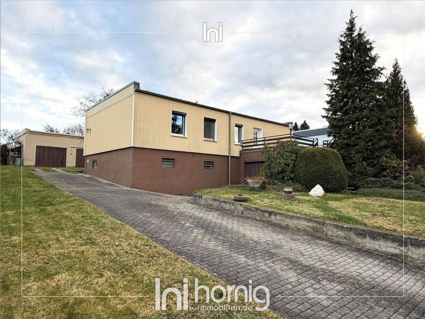 Einfamilienhaus in Hochkirch – Bungalow mit Nebengelass und Garten, 2627 Hochkirch