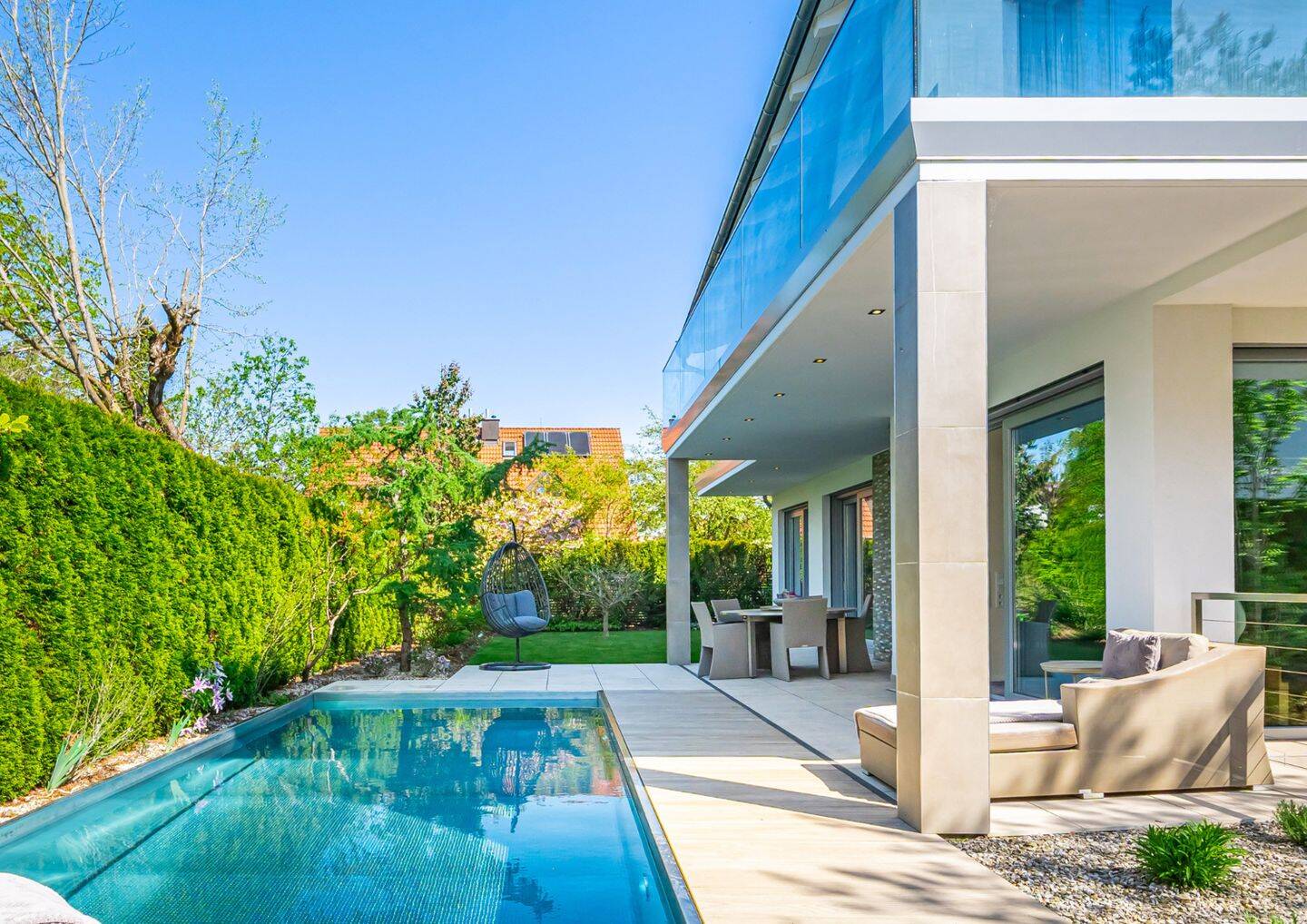 MUTZHAS – A +, Luxus, Pool und Wellness, 82110 Germering