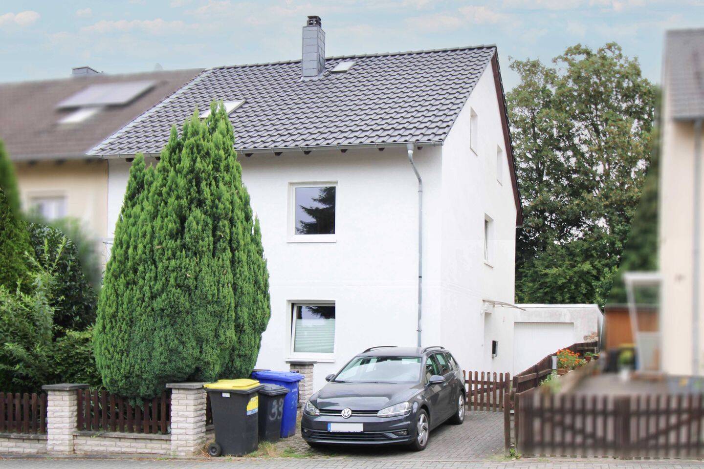 Gemütliche Doppelhaushälfte mit vielen Zimmern und Kamin, 38126 Braunschweig (Braunschweig Lindenbergsiedlung Mascherode Rautheim Südstadt)