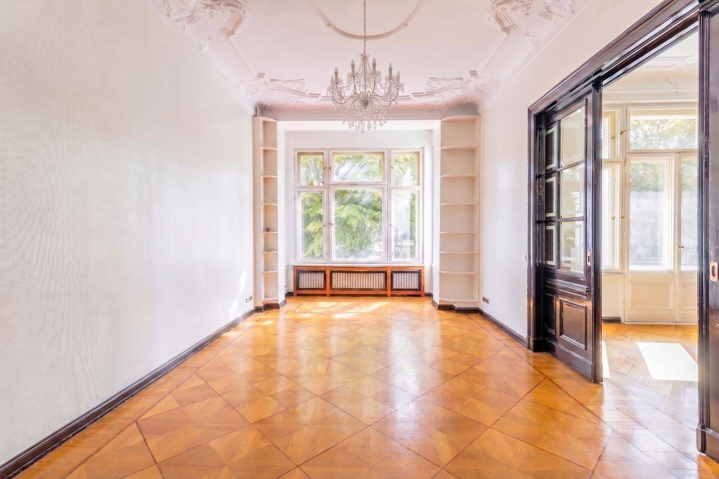Lichtdurchflutete Altbauwohnung mit Balkon in der Meinekestraße, 10719 Berlin (Charlottenburg-Wilmersdorf Charlottenburg Wilmersdorf)