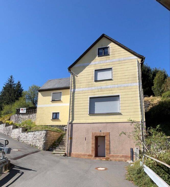 Ruhig wohnen, naturnah leben – Einfamilienhaus mit großer Terrasse und Garage, 96355 Tettau