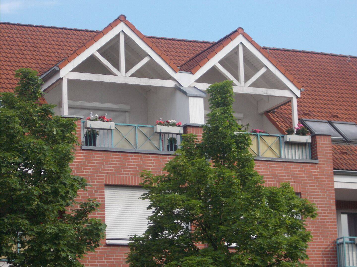2 Zimmer-Dachgeschoss mit Terrasse und Einbauküche, 1237 Dresden