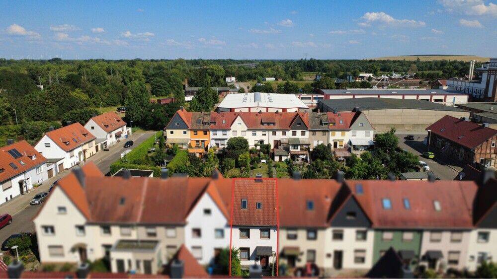 Mit Kreativität zum Traumhaus – gemütliches Reihenmittelhaus mit kleinem Garten und vier Ebenen, 39106 Magdeburg (Alte Neustadt)