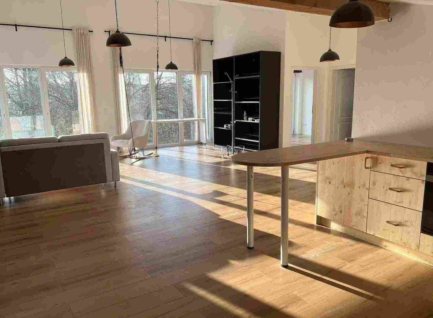 Sonnige 2-Zimmer-DG-Wohnung mit gehobener Innenausstattung teilmöbliert, 86551 Aichach