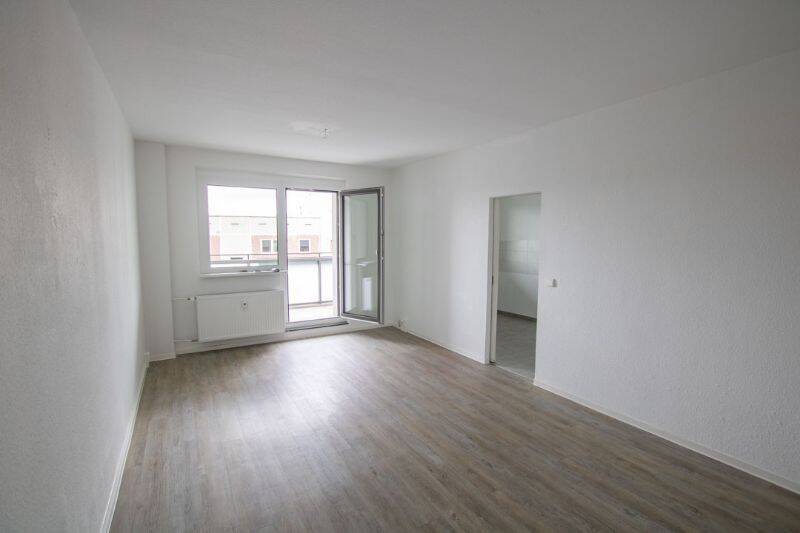 In der Herrichtung! 3 Räume mit Wanne und Balkon, 6118 Halle (Saale)