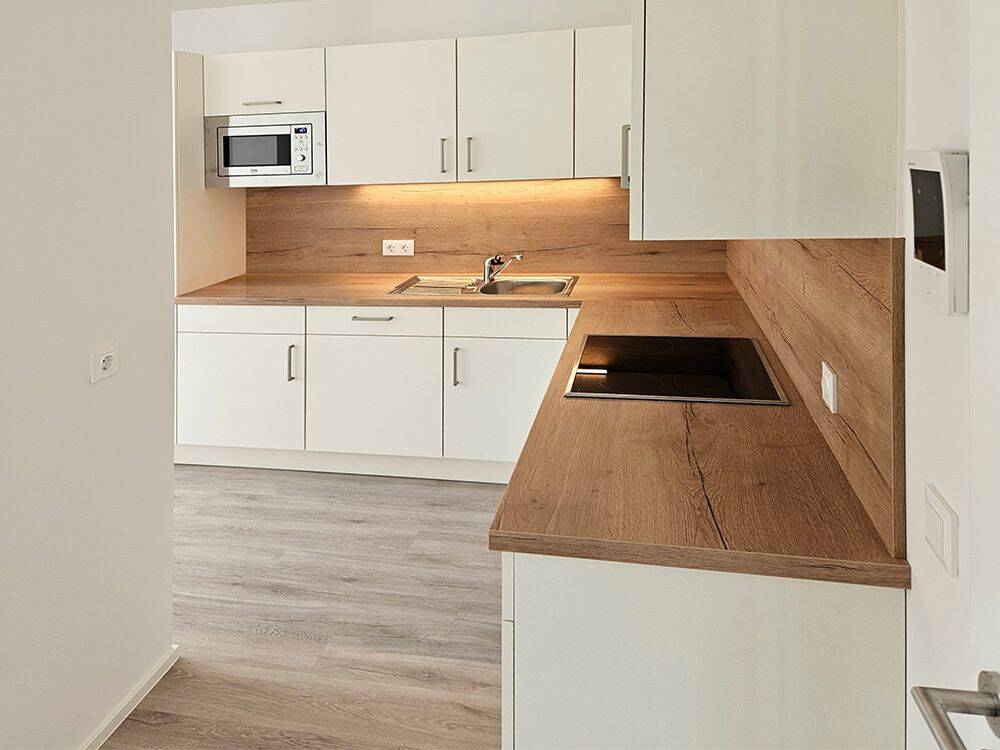 Balkon-Wohnung | Energieklasse A+ | Offener Wohnbereich | Einbauküche | Dusche |Aufzug | Tiefgarage, 6122 Halle (Saale) (Nietleben Nördliche Neustadt Saaleaue)
