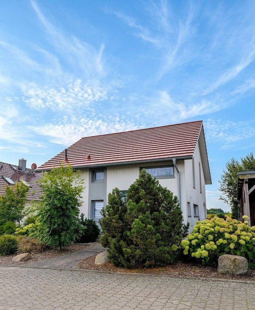 Einfamilienhaus in Stadtrandsiedlung Greifswald: Bj. 2014 – Solarthermie & Carport – Provisionsfrei, 17489 Greifswald