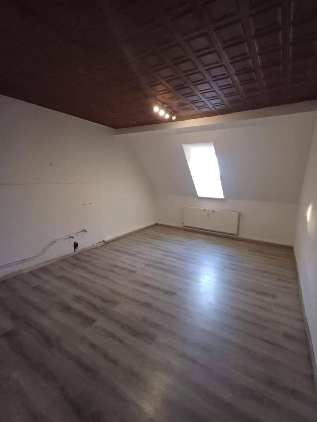 Einbauküche möglich! Renovierte 4-Zimmer-Dachgeschosswohnung (111 m²) – viel Platz zum Wohlfühlen, 6647 Finne