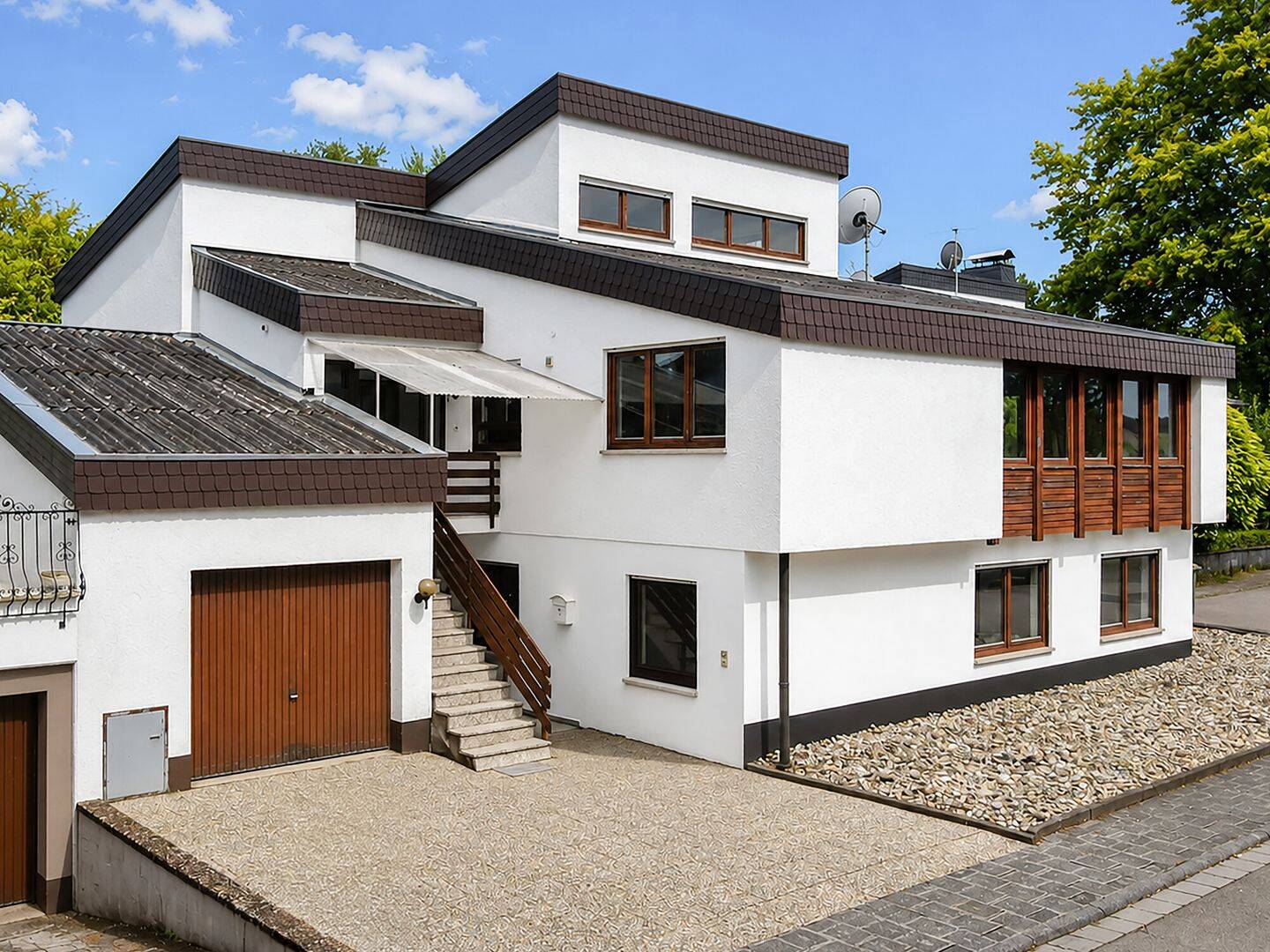 Besonderes Architektenhaus mit Einliegerwohnung und traumhaftem Terrassenausblick ins Grüne, 64354 Reinheim