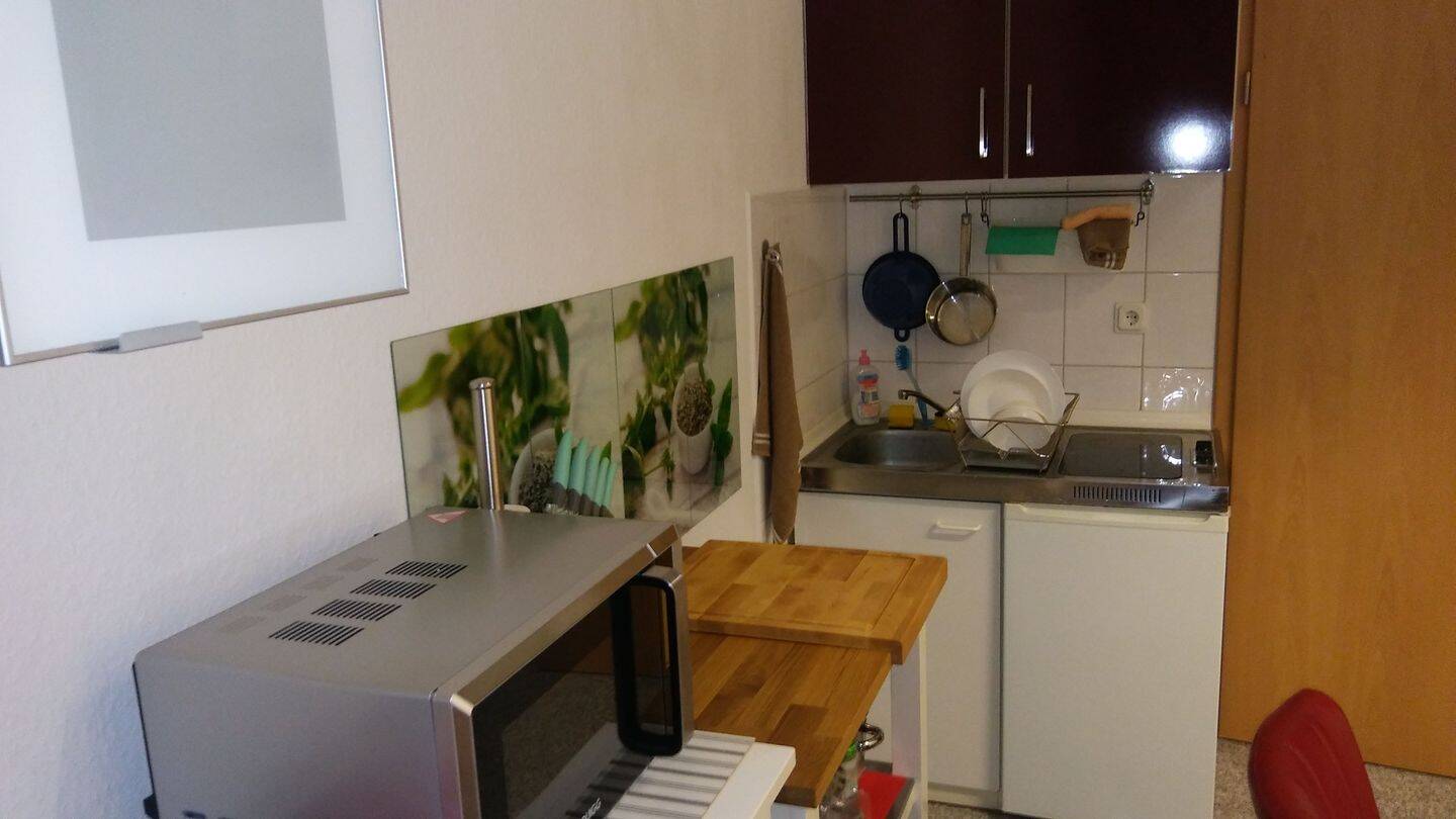 Zentrale, voll möblierte Ein-Zimmer-Wohnung mit Top-Verkehrsanbindung, 50827 Köln (Ehrenfeld Bickendorf Neuehrenfeld Ossendorf)