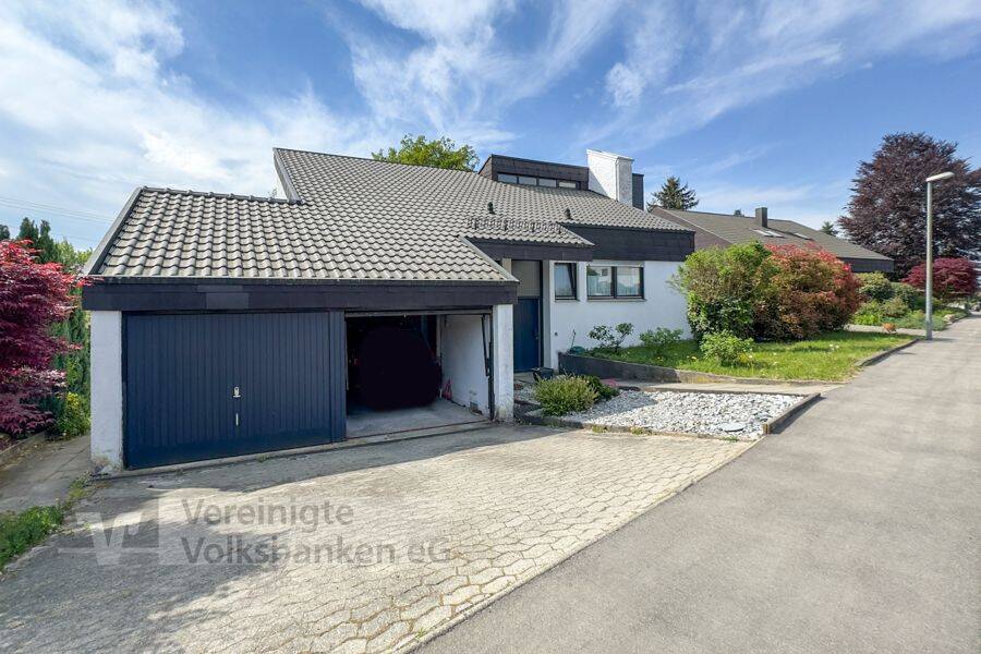 Wohnen mit Perspektive: Einfamilienhaus mit Einliegerwohnung auf großem Grundstück sucht Familie!, 72766 Reutlingen