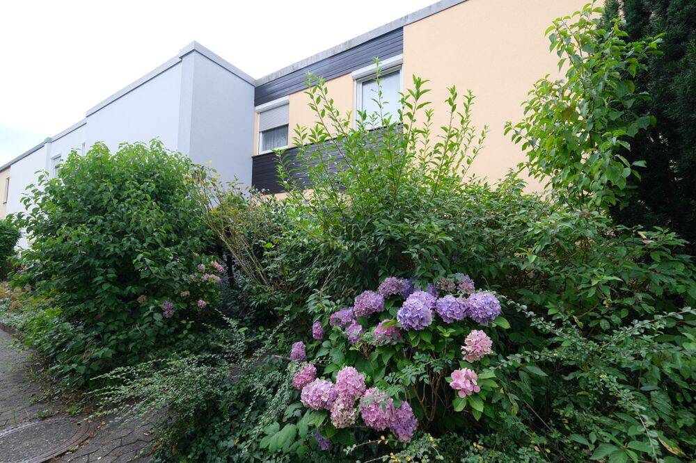 Ruhig gelegenes Reihenmittelhaus mit Stellplatz in Ziegelstein – Bezugsfrei, 90411 Nürnberg