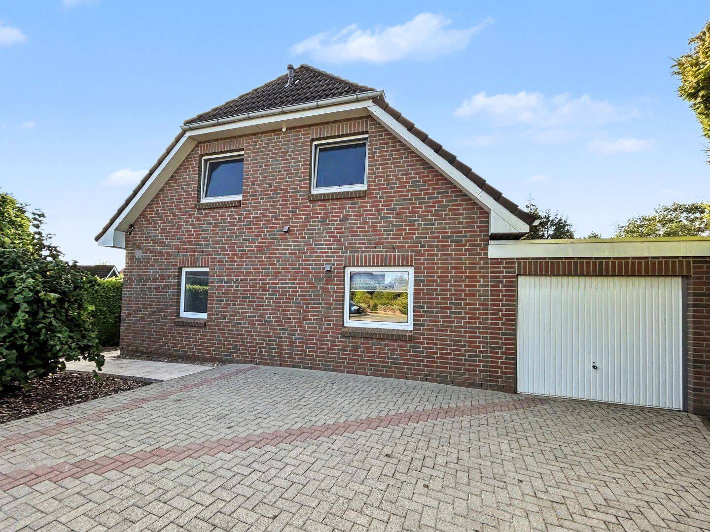 Attraktive Immobilie in Nordholz mit Pool, Garten und vielseitigen Nutzungsmöglichkeiten, 27639 Wurster Nordseeküste