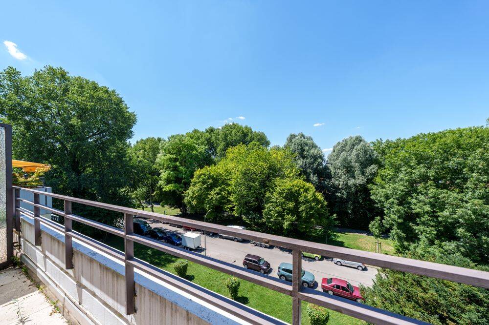 SOPART IMMOBILIEN – Geräumige 2-Zimmer-Dachterrassenwohnung – zentral und dennoch ruhig gelegen., 82194 Gröbenzell