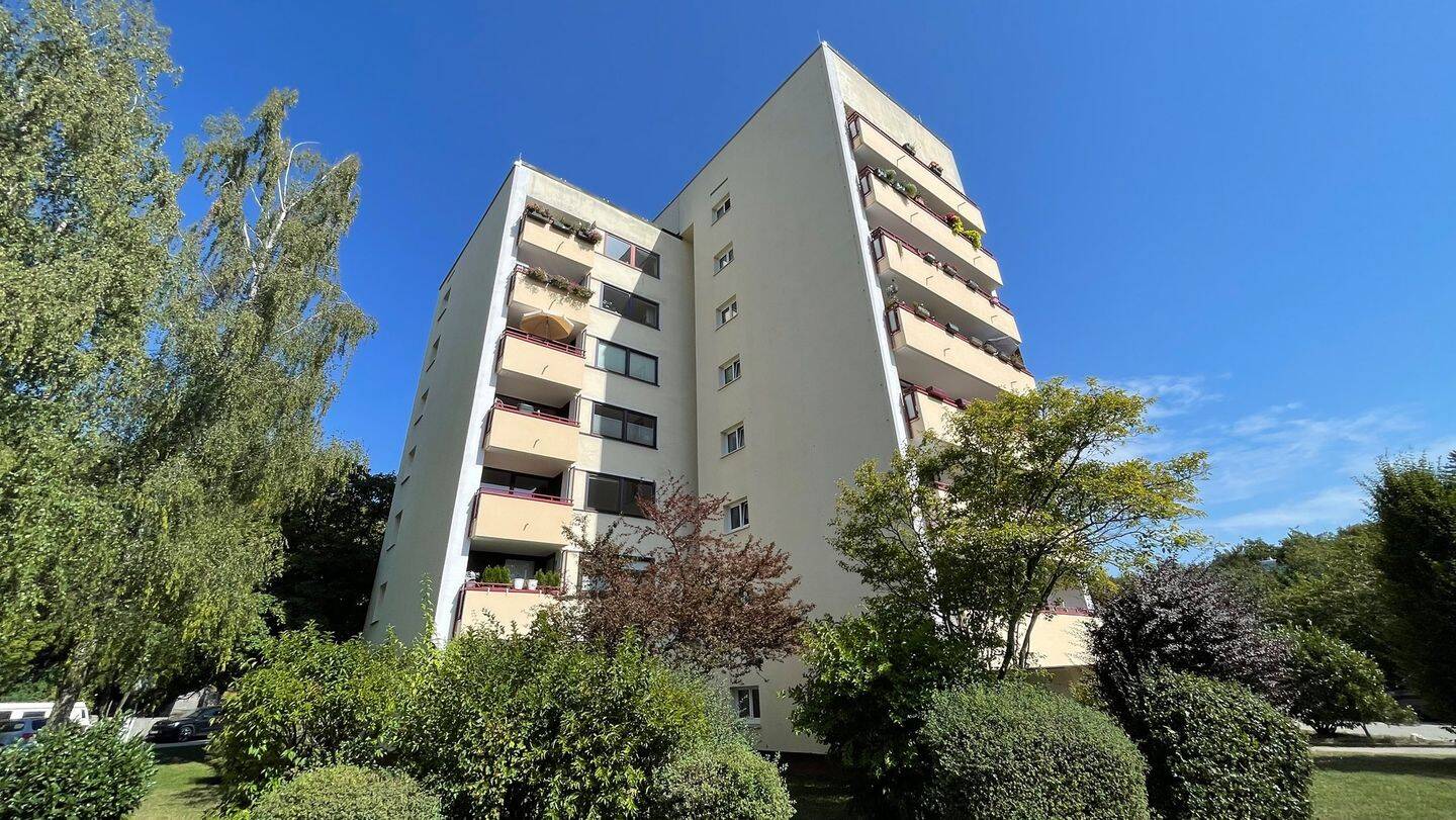 Sofort verfügbare 2-Zimmer-Eigentumswohnung mit großer Südloggia, Tageslichtbad und KFZ-Stellplatz, 82319 Starnberg