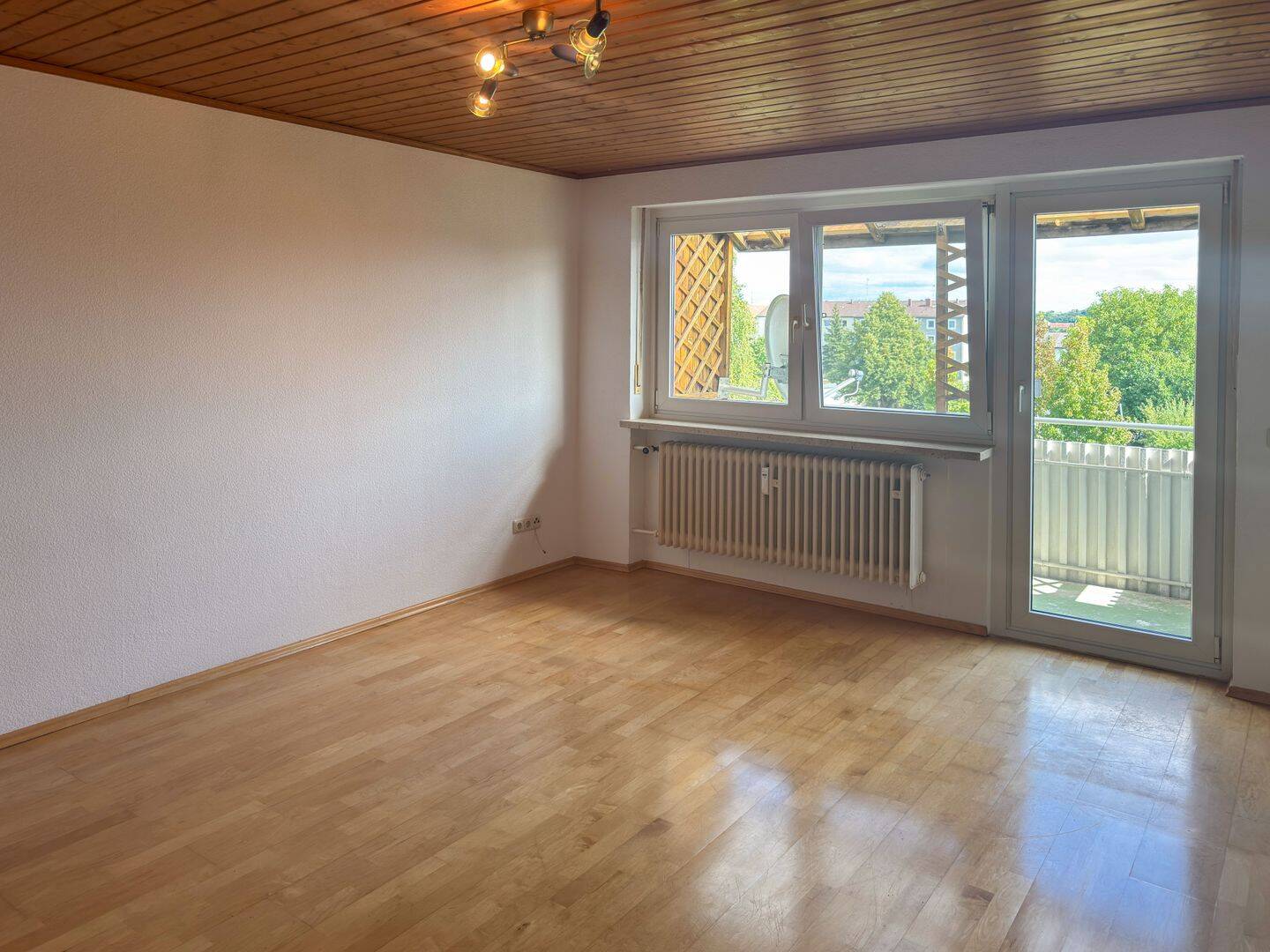 Helle 2-Zimmer-Wohnung mit Balkon in der Burghauser Neustadt, 84489 Burghausen