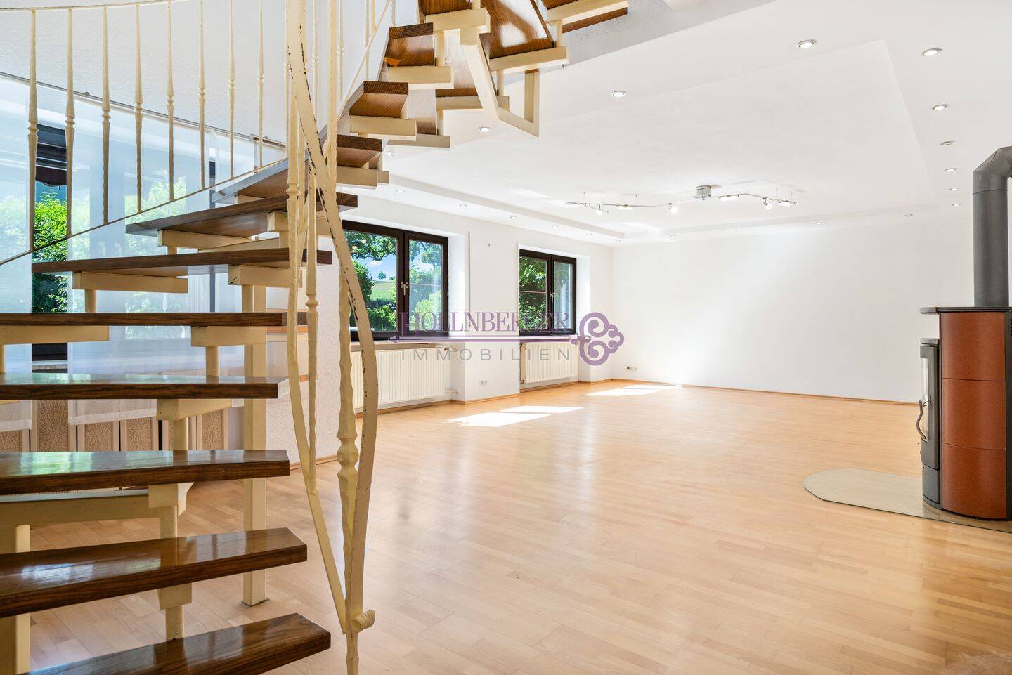 Großzügige Maisonette-Wohnung mit ca. 700 m² Garten!, 93138 Lappersdorf