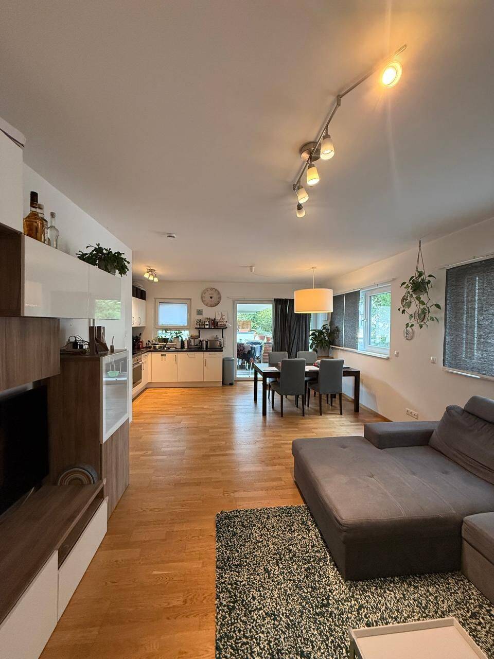 Stadtzentrum Friedberg: traumhafte 3-Zimmer-Wohnung mit Balkon und Einbauküche zu vermieten, 61169 Friedberg (Hessen)