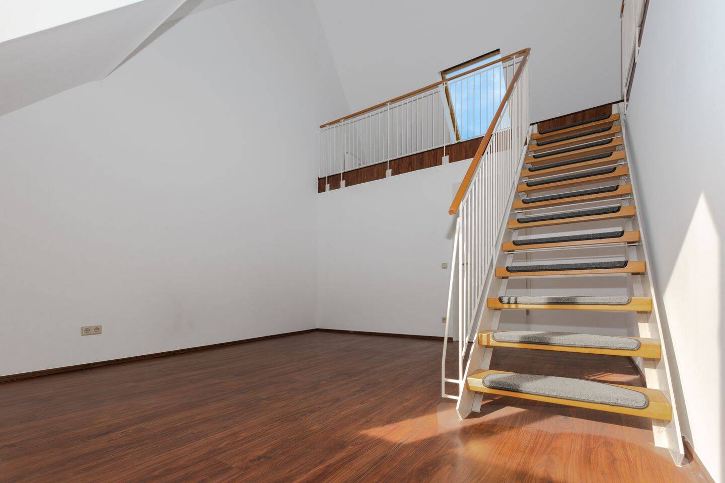 ZENTRAL WOHNEN IN RÖTHA | Maisonette mit 3 Zimmern und TG-Stellplatz, 4571 Rötha
