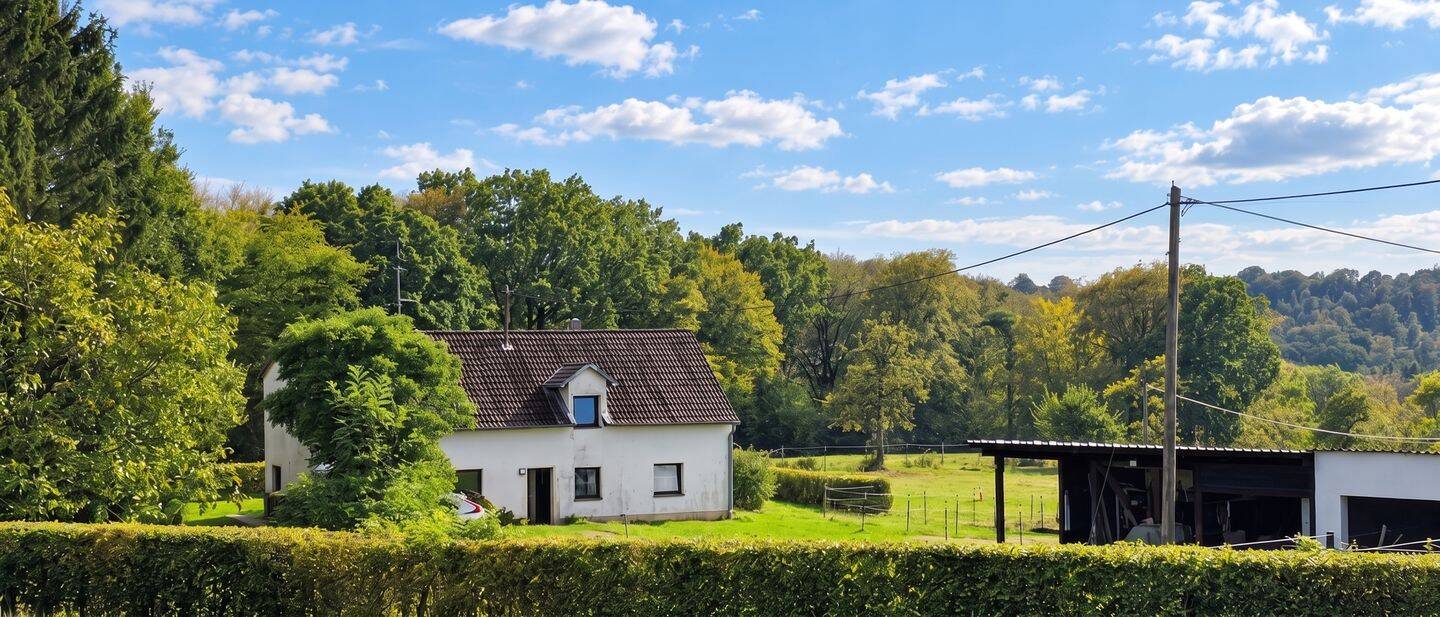 MANNELLA *Ländlich gelegenes Bauernhaus* 11.000 m² Grund, genehmigte Pferdehaltung & Einliegerwohnung, 53819 Neunkirchen-Seelscheid