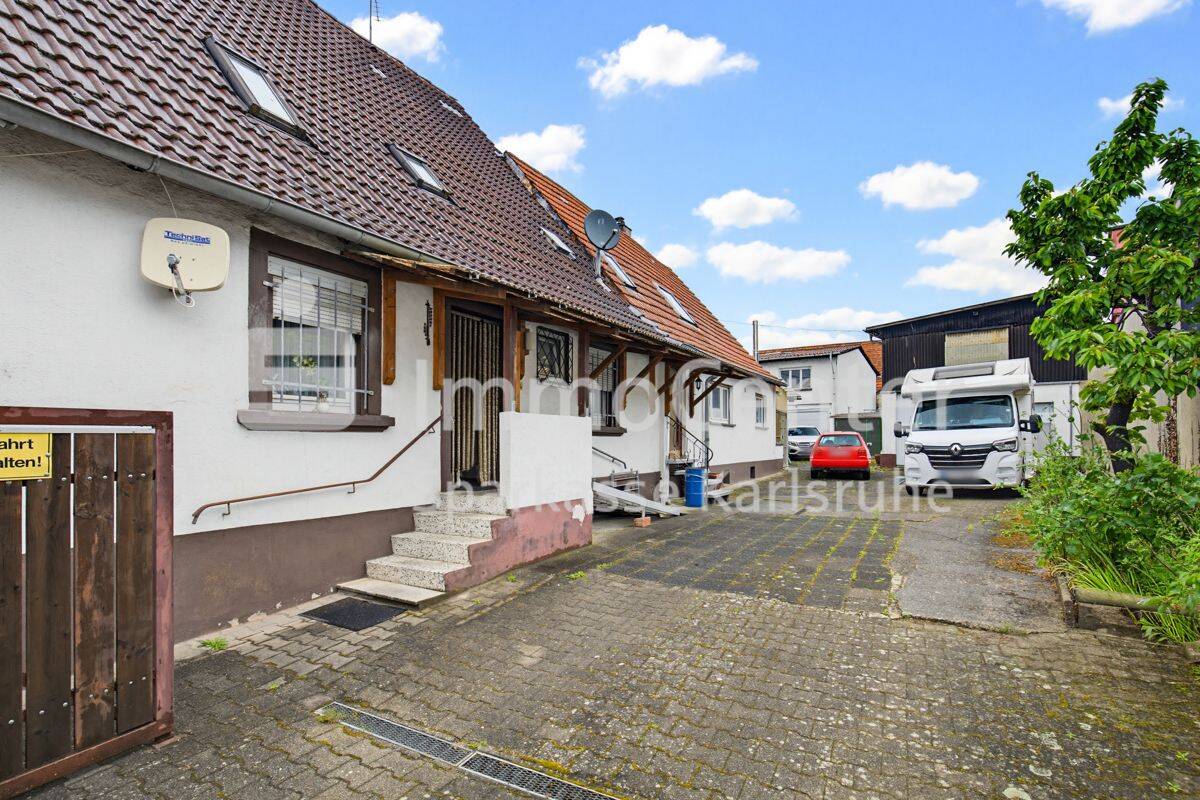Zwei sanierungsbedürftige Einfamilienhäuser mit zwei Scheunen – viel Potenzial für Ihre Ideen, 76676 Graben-Neudorf
